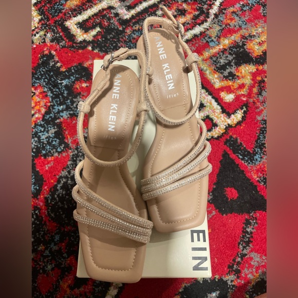 NEVER WORN! Brand New Anne Klein Jules Sandal Crystals. Nude low dress heel 7.5 - Picture 8 of 8